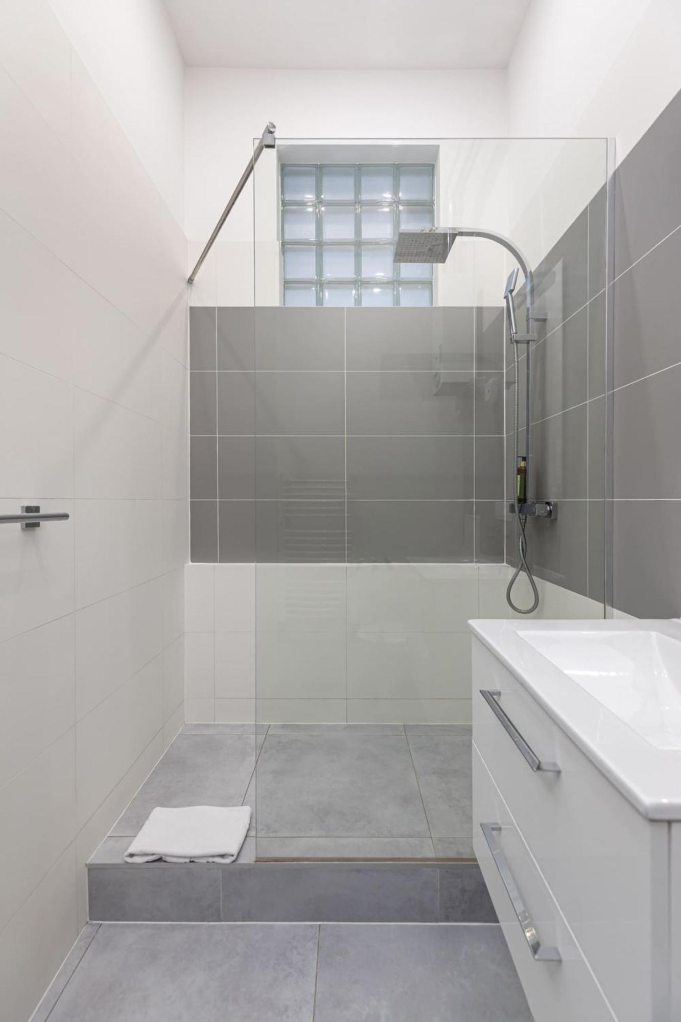 Apartment Stylish Swietojanska By Renters Warschau