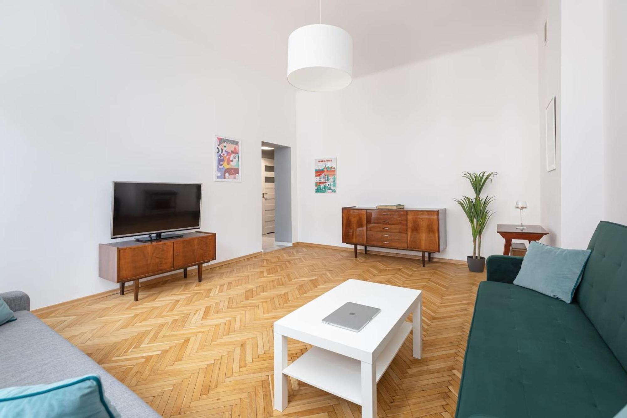 Stylish Swietojanska By Renters Warschau
